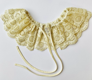 lace collar