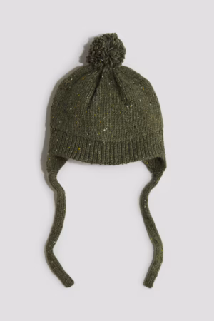 green knit baby hat