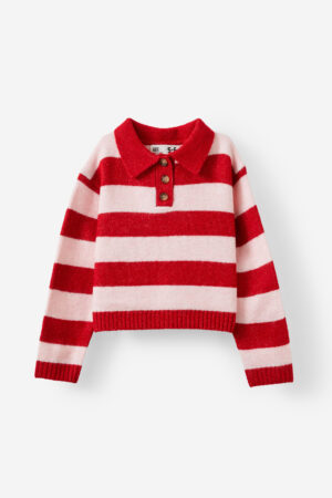 red knitted pullover