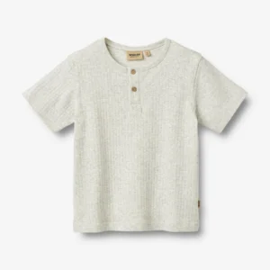 grey t-shirt